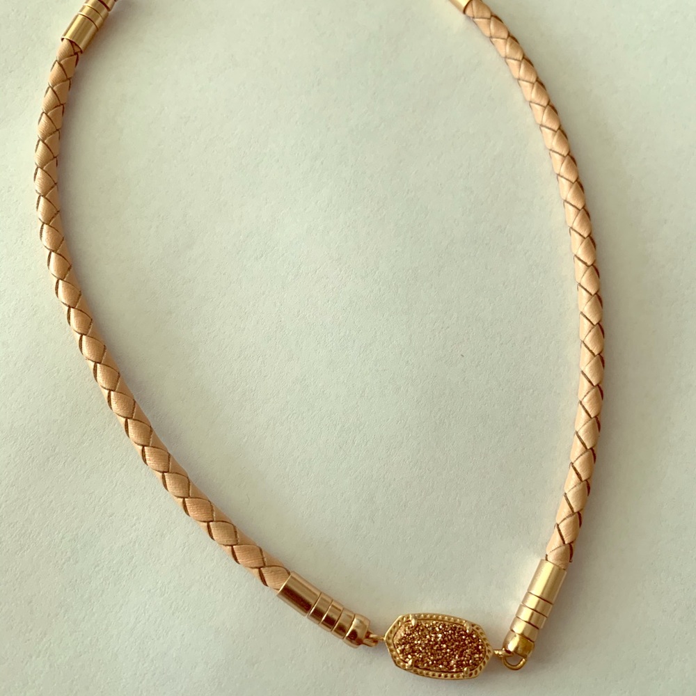 Kendra Scott necklace